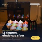 Zestaw Dorsetto zawiera 12 ładowalnych, wodoodpornych lampek LED RGB (do 160 godzin) w otwartej czarnej obudowie, wraz z pilotem zdalnego sterowania. Tekst podkreśla: "12 kleuren, eindeloze sfeer".