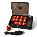 Zestaw 12 czerwonych ładowalnych LED tealightów DORSETTO – wodoodporne, z pilotem, funkcją timera i stacją ładującą z przezroczystą pokrywą.