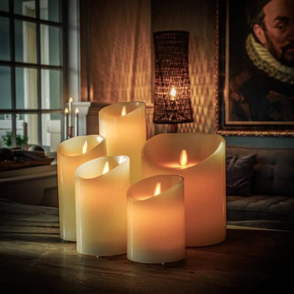 sfeerfoto set van 5 led wax kaarsen in woonkamer